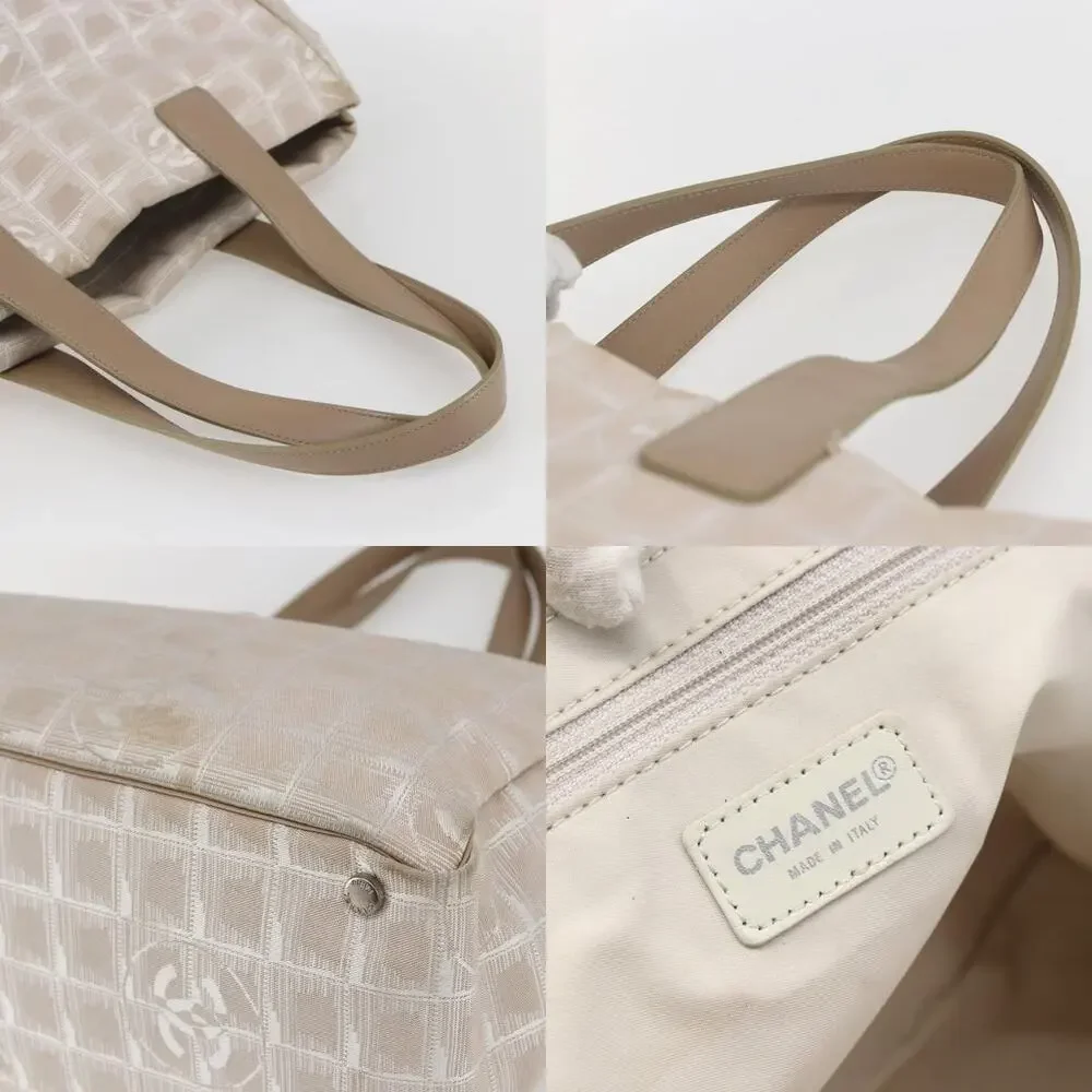 Chanel Gabrielle Classic Flap Handbag - Picture 4 of 7